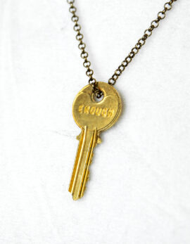 ENOUGH classic key necklace by the giving keys in gold