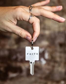 FAITH the giving keys keychain in silver