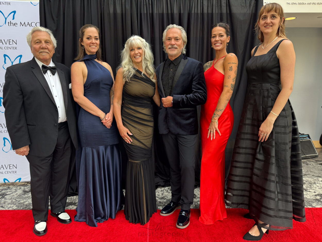 monhaven-scott-jacobs-team-3819 gary lattin, olivia jacobs, sharon jacobs, scott jacobs, alexa jacobs, jackie Rinehart in black tie attire